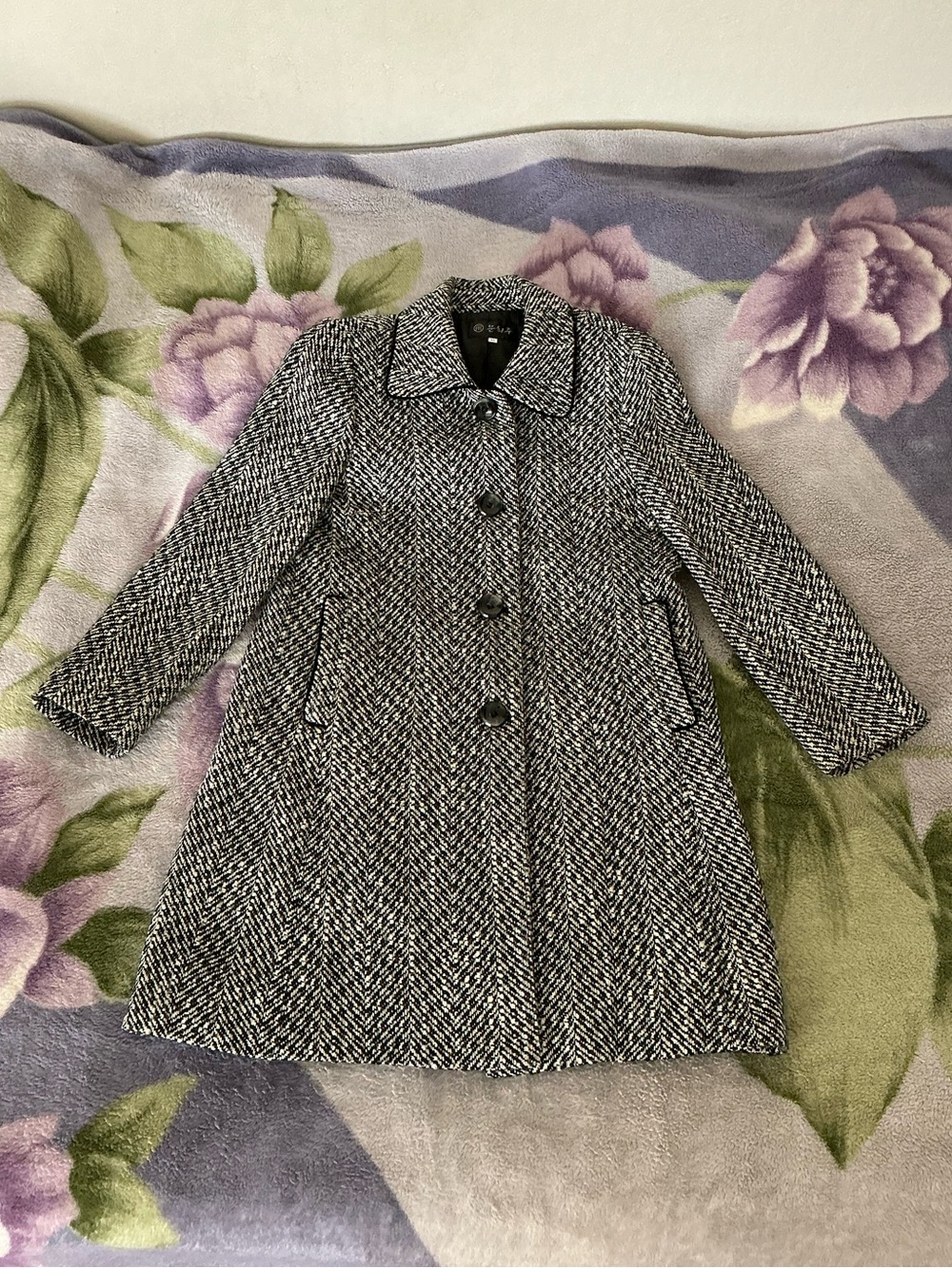 Women’s Coat from Overseas - Picture 2 of 12